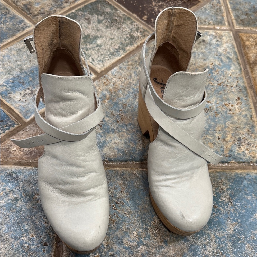 Free people cedar clogs size 39 eu Stylish White Women's Clogs - Picture 2 of 6